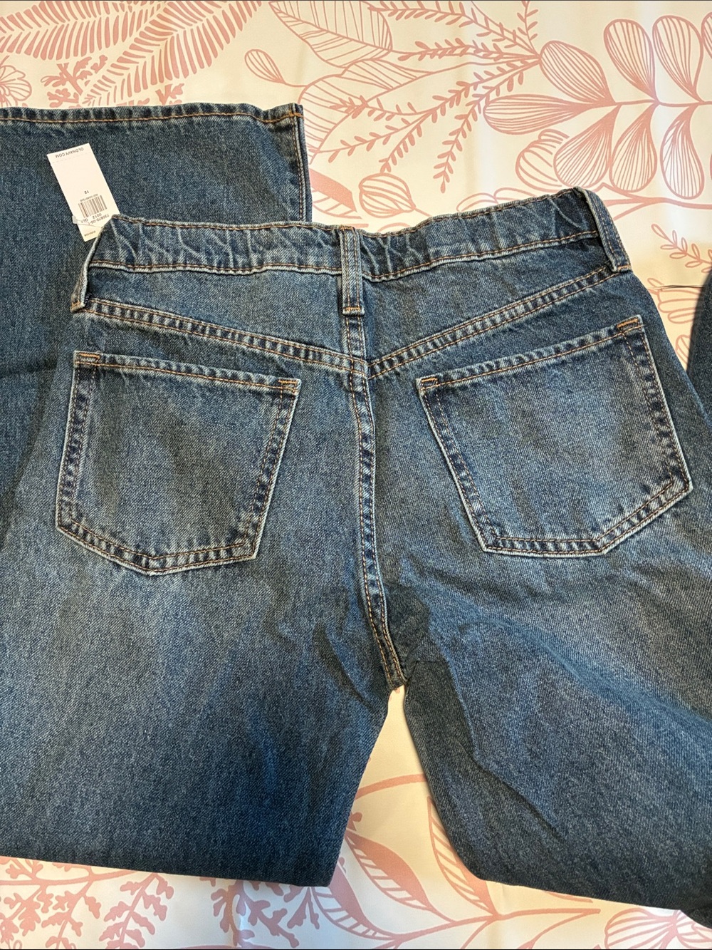 Old Navy Boyfriend Jeans in Dark Blue Wash - Picture 4 of 4